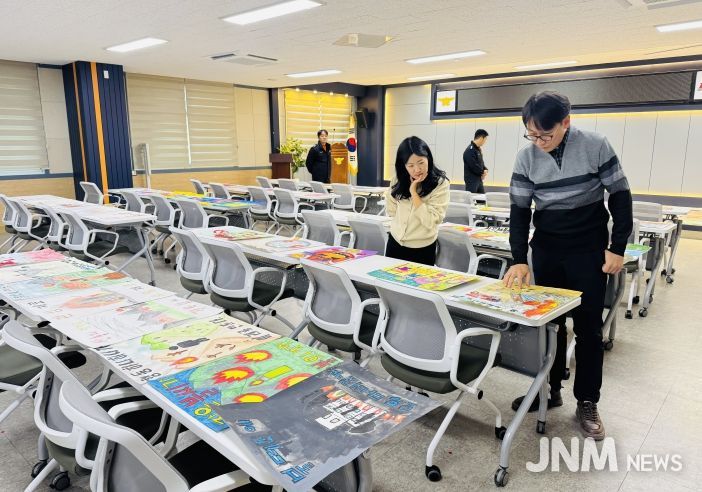 어린이 불조심 포스터 공모전 심사 모습