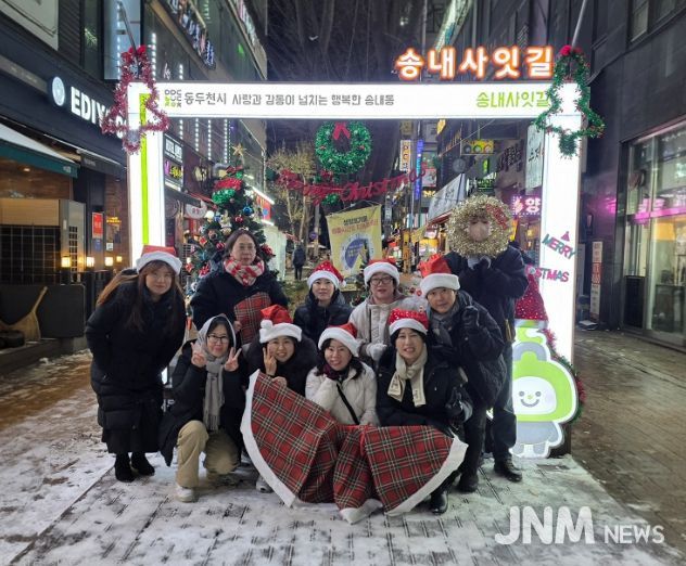 송내동 주민자치센터, 크리스마스 트리 설치로 연말 분위기 물씬