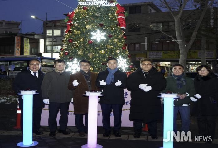 성북구는 5일 성탄트리 점등식을 개최했다