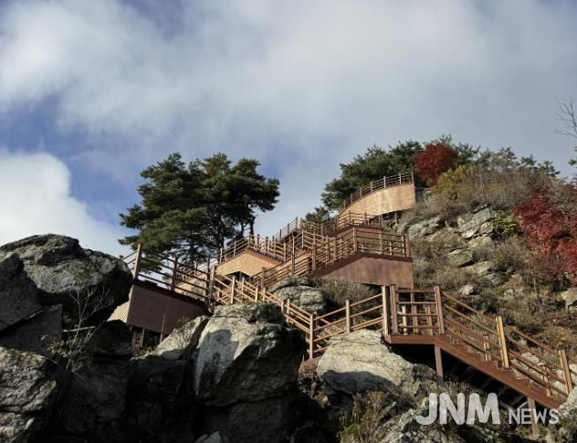 포천시, 왕방산(관모봉) 나무 계단 설치 완료