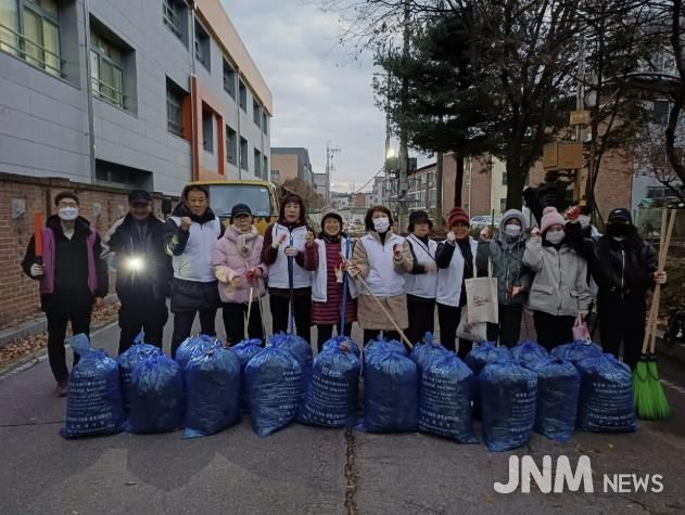 동두천시 생연2동 바르게살기위원회, 연말 맞이 낙엽 대청소