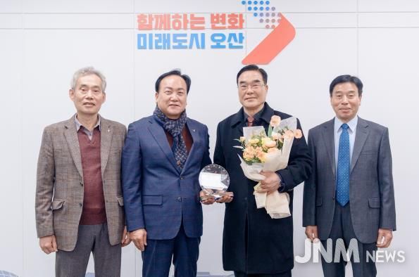 오산시, 대한노인회 오산시지회 신건호 회장 ‘1일 명예시장’ 위촉