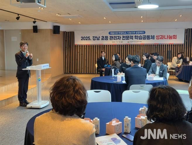 천창수 교육감이 12일 울산연구정보원 박상진홀에서 강남 초등 관리자 전문적 학습공동체 성과나눔회에서 안사말을 하고있다.(강남).