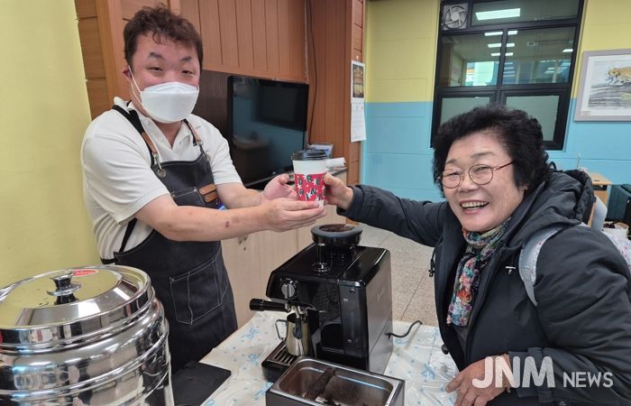 단양군 장애인복지관, 바리스타 2급 취득생들과 함께 '무료나눔카페'로 세상과 소통하다!