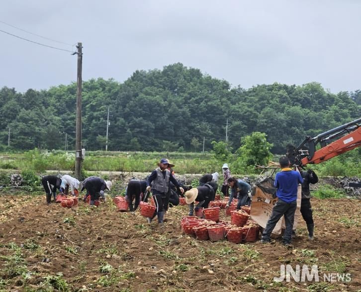 충주시, 2025년 외국인 계절근로자 사업 성료