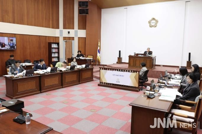 군포시의회 제285회 정례회 예산결산특별위원회 회의 모습