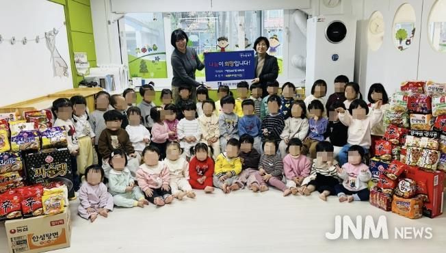수원시 장안구 정자2동, 빅트리어린이집으로부터 아이들과 학부모가 모은 라면 200개 기부받아