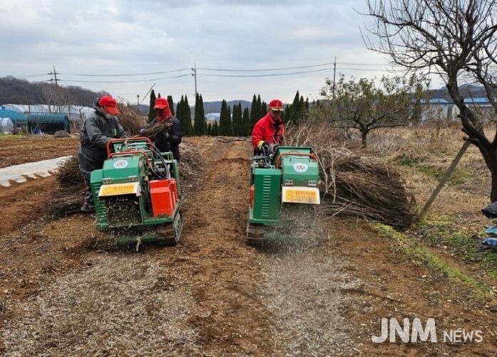 가을철 산림 인접지역 영농부산물 파쇄지원 사업