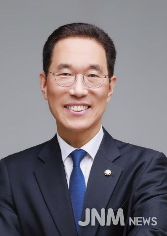 더불어민주당 김주영 국회의원(경기 김포갑, 국회 기후에너지환경노동위원회 간사)