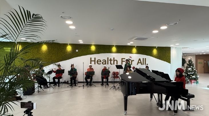 북구보건소에서 도미누스앙상블이 크리스마스 특별연주회를 개최했다.