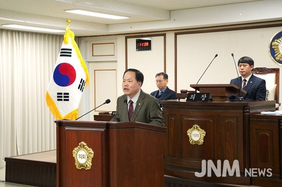 제270회 대전중구의회 제2차정례회 제4차 본회의에서 윤양수 의원이 5분자유발언을 하고 있다.