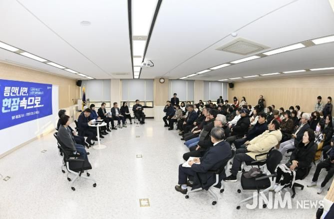 부천시가 24일 오정구청에서 ‘틈만나면, 현장속으로’를 열고 경인고속도로변 소규모주택정비사업부지 방음벽 설치 관련 시민 의견을 듣는 자리를 마련했다.