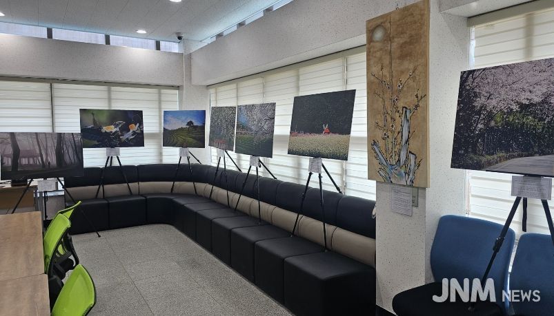 「작은 갤러리, 큰 감동–화개면 직원 그림·사진展」