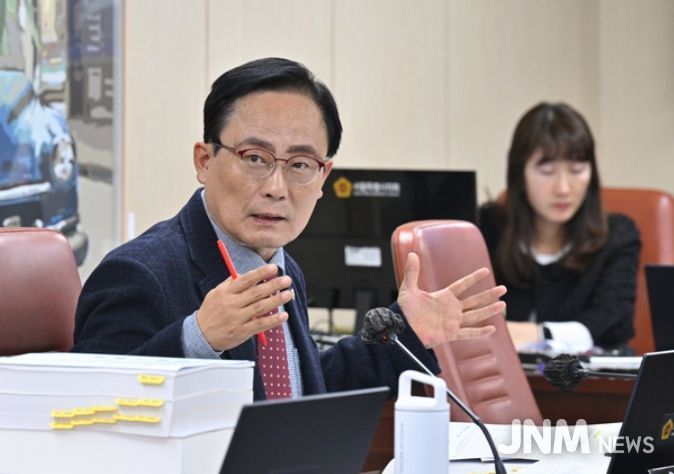 김형재 의원이 11월 개최된 서울시의회 문화체육관광위원회 행정사무감사에서 질의를 하고 있다.