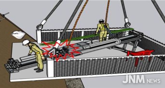 재해 상황 - 작업자 구명줄이 천공기 회전부에 말려 끼임