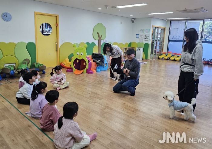 1. 천안시가 30일 연암대학교와 함께 다양한 반려동물 생명존중 시민교육 프로그램 운영하고 있다.