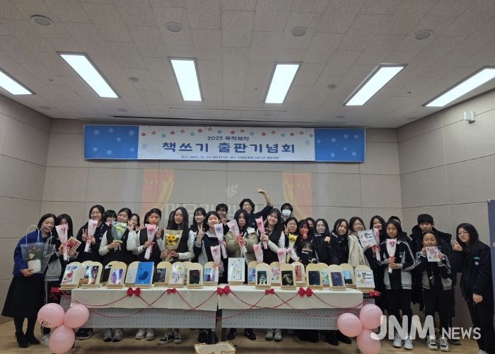 광주 신현중학교, 2025 중학교 생활의 무기가 되는 책쓰기 출판기념회 개최