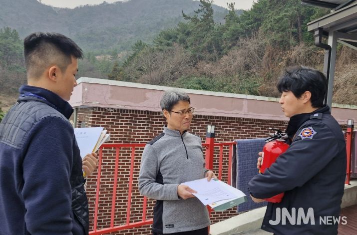 영광군, 농어촌민박 79개소에 소화기 배부