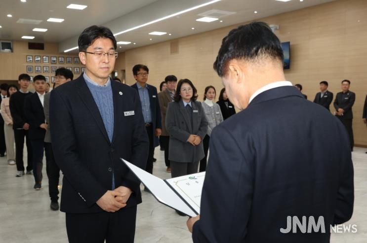 고성군, 2026년 상반기 정기인사 임용장 수여
