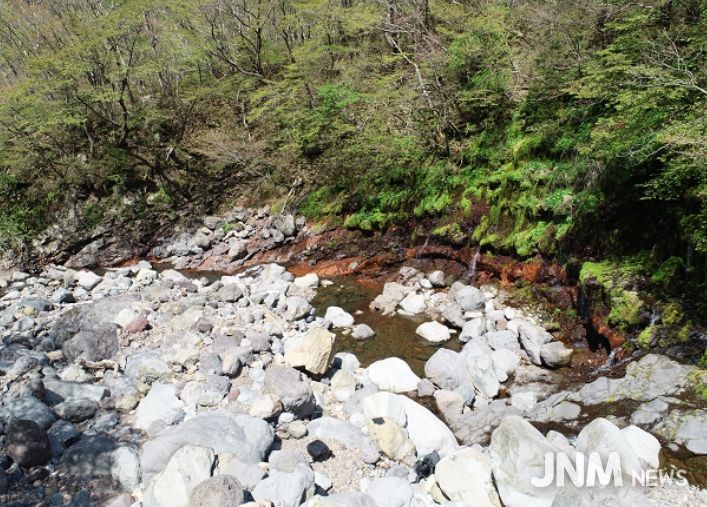 어리목계곡 용천수