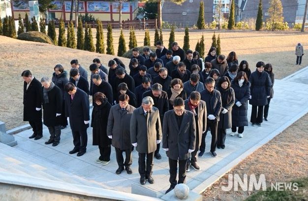 현충탑 참배·교통 인프라 도약 강조