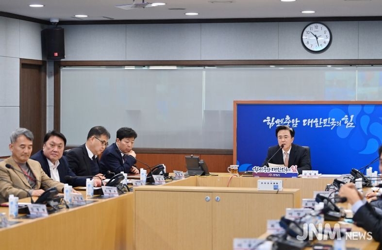 김태흠 지사, 시장·군수와 신년인사