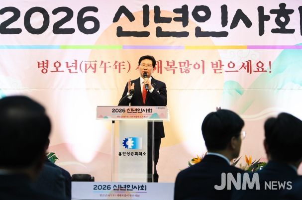 2일 용인상의 세미나실에서 이상일 시장이 발언하고 있다.