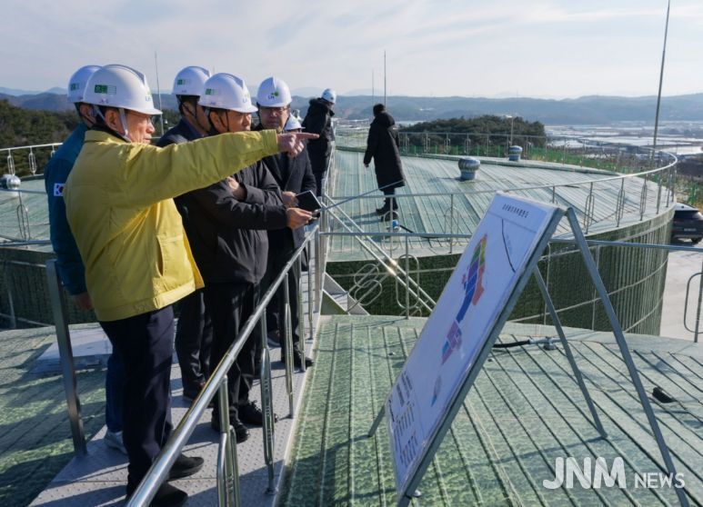 5일 새해를 맞아 영천시 관계자들이 하이테크파크지구를 방문해 현장을 점검했다.