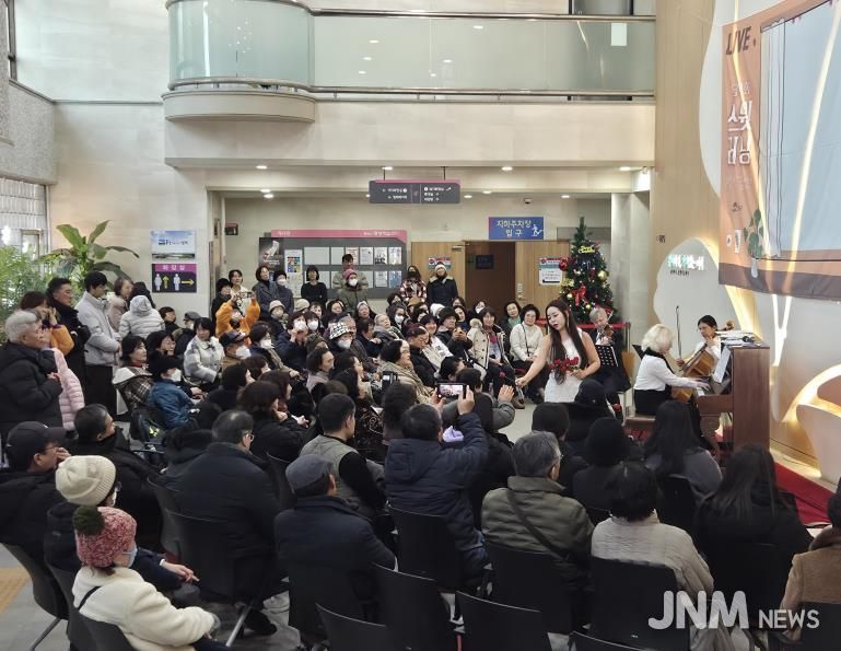 평택시 평생학습센터 로비가 '열린 문화 공연장'으로…