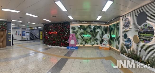 ‘보라매역 서울 아래숲길’에 조성된 ‘겨울 실내정원’