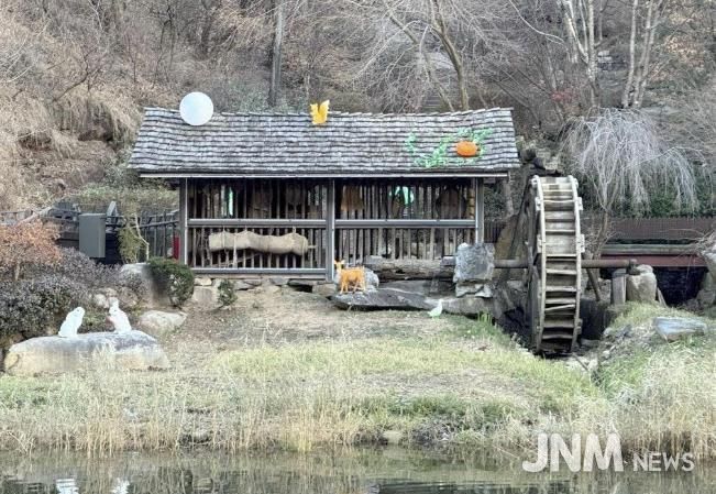 홍제천 너와집 (낮 경관)