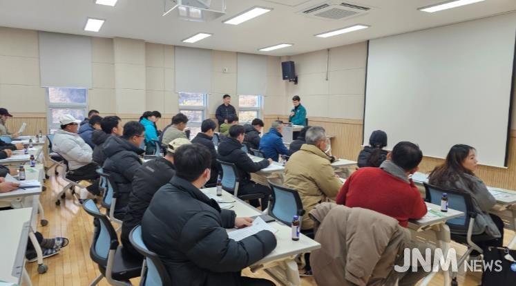 2026년 상반기 소나무재선충병 방제 안전보건협의체 회의가 열리고 있다.