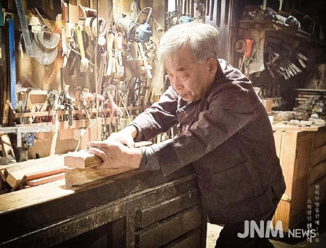 전북도 지정 무형유산 천철석 소목장 ‘나무의 결, 삶의 향기전’ 개최