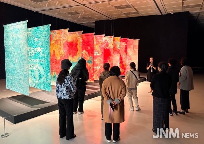 큐레이터 전시투어