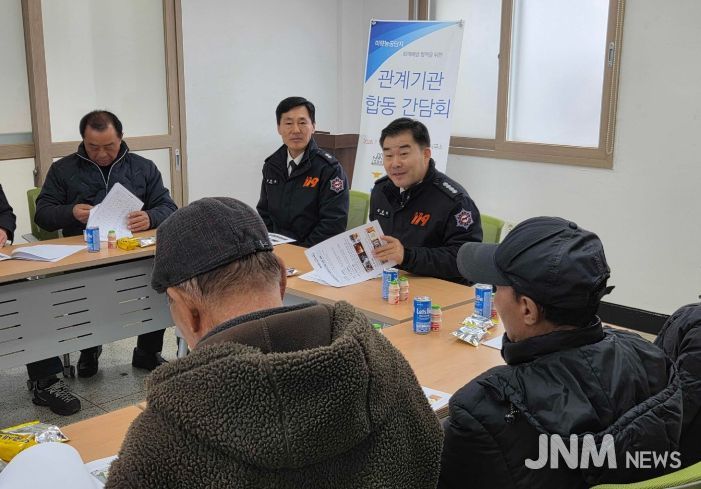 정용인 강진소방서장이 관계기관 참석자들을 향해 겨울철 화재에방 안전수칙을 강조하고 있다.