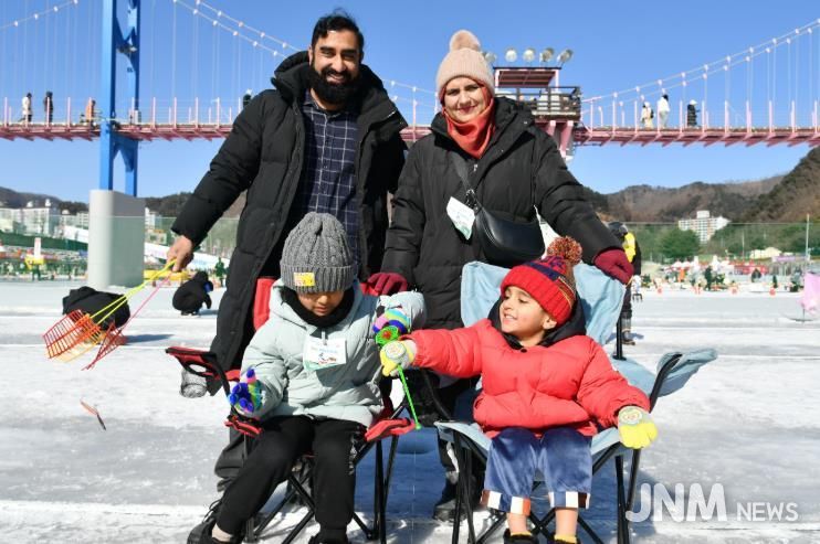 2026 화천산천어축제장을 찾은 외국인 관광객
