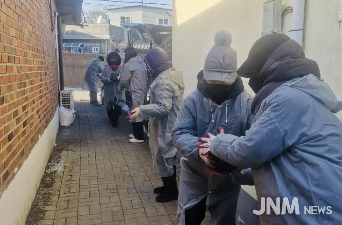 의정부시 고산동, 염광교회 한파 속 빼벌마을에 연탄 1천 장 나눔