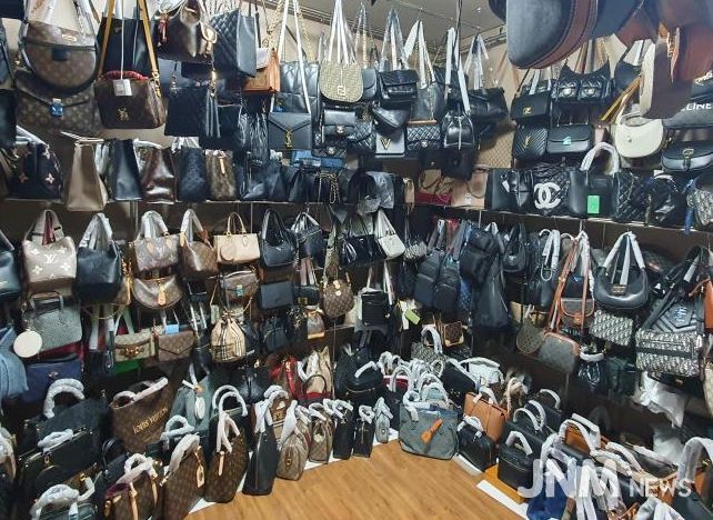 위조상품 비밀창고