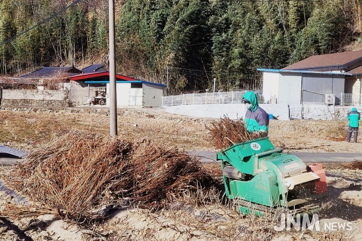 산청군 찾아가는 영농부산물 파쇄지원단