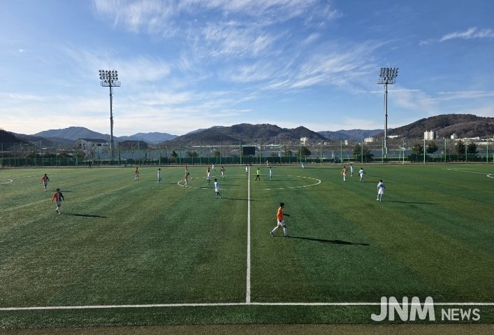 보성군, 2026년 동계 전지훈련지 최적지로 부상_보성군에서 5개의 축구팀이 전지 훈련을 하고 있다