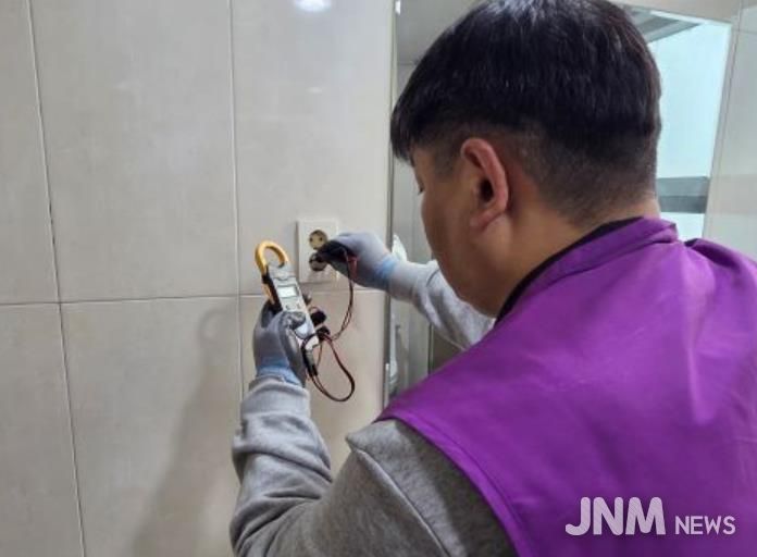 콘센트 점검 사진