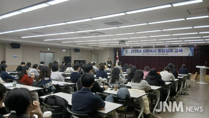 정미연 복지정책과장이 인사말을 전하고 있다.