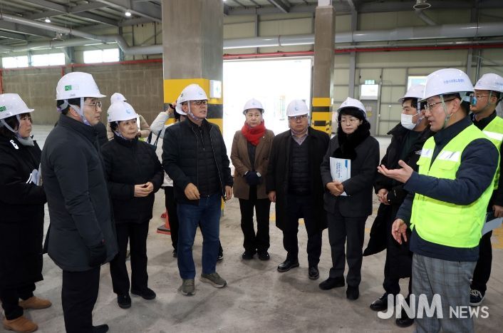수원특례시의회 환경안전위원회, 생활폐기물 적환장 및 기후변화체험교육관 현장방문