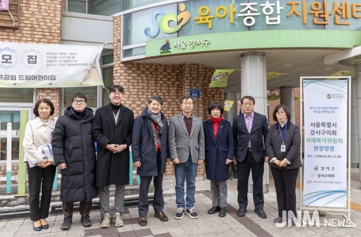 서울 강서구의회 미래복지위원회 ‘강서구육아종합지원센터’방문, 왼쪽 두 번째부터 김민석 위원, 고찬양 위원, 김희동 부위원장, 한상욱 위원장, 이종숙 위원, 이충현 위원)