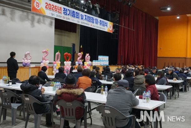 5일 밀양문화체육회관에서 (사)경남시각장애인연합회 밀양지회장 이·취임식을 개최하고 있다.