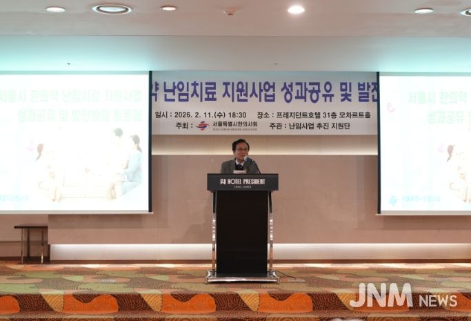 강석주 의원이 축사를 하고 있다.