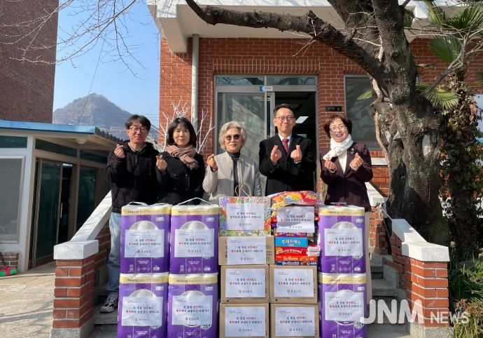설 맞아 아동복지시설 방문한 김명주 경제부지사