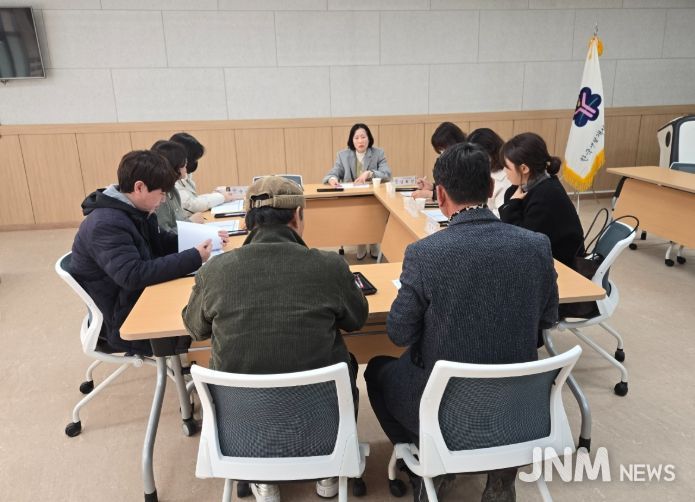 지난 11일 곡성군 농업인들이 친환경 농산물 인증교육을 받고 있다.