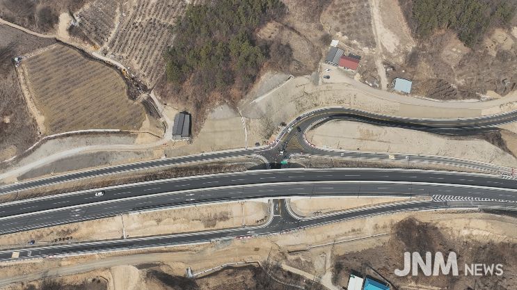 충청내륙고속화도로 충주 삼방교차로(청주시 주덕읍 삼청리 산75-2) 전경