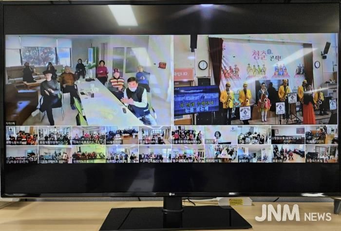 스마트 경로당에 구축된 양방향 화상시스템 시범 송출 모습